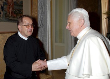 Tadeusz Rydzyk, alături de Papa Benedict FOTO: EPA