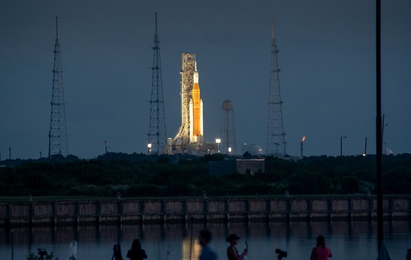 NASA amână pentru a treia oară lansarea misiunii Artemis către Lună, din cauza unei furtuni prognozate în Florida