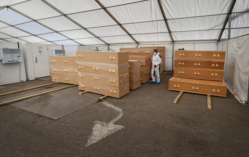 Cum a abordat Marea Britanie pandemia de coronavirus. Planurile autorităților: navă-morgă pe Tamisa, hangar mortuar în Birmingham