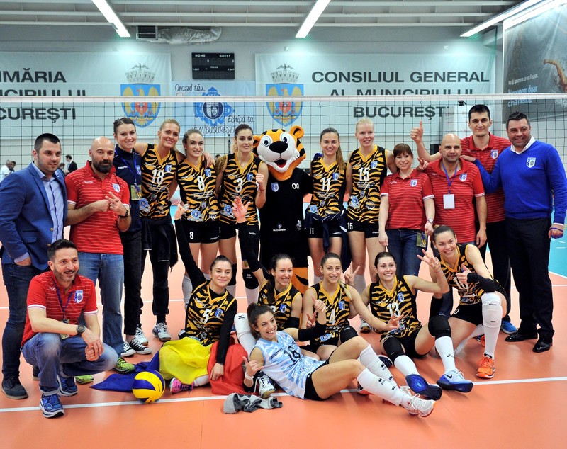 ”Tigroaicele” de la CSM București au sărbătorit victoria de la volei la raliuri! Au mers pe două roți! Începe Raliul Sibiului FOTO