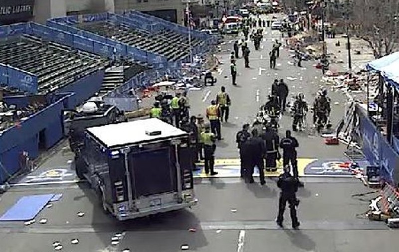ŞOC ÎN SUA! DOI MORŢI la MARATONUL DE LA BOSTON, după două explozii lângă linia de sosire
