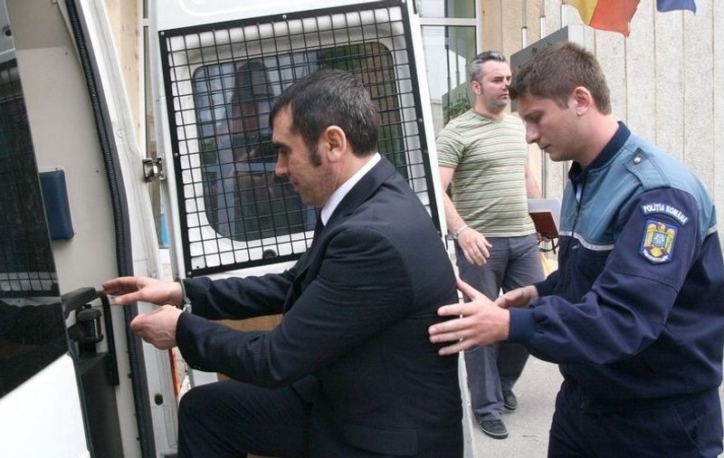 Penescu şi Făcăleaţă rămân în arest