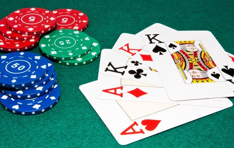 Pokerul online, ideal pentru criză