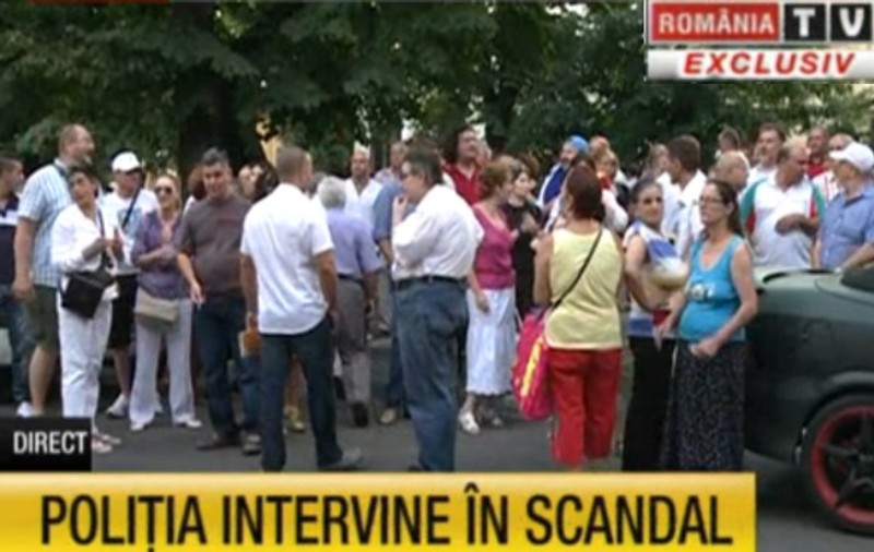 Proteste în faţa vilei lui Traian Băsescu