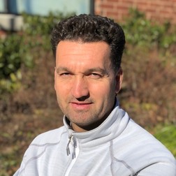 Fotografia lui Alin Andrei, de pe site-ul unității americane de învățământ
