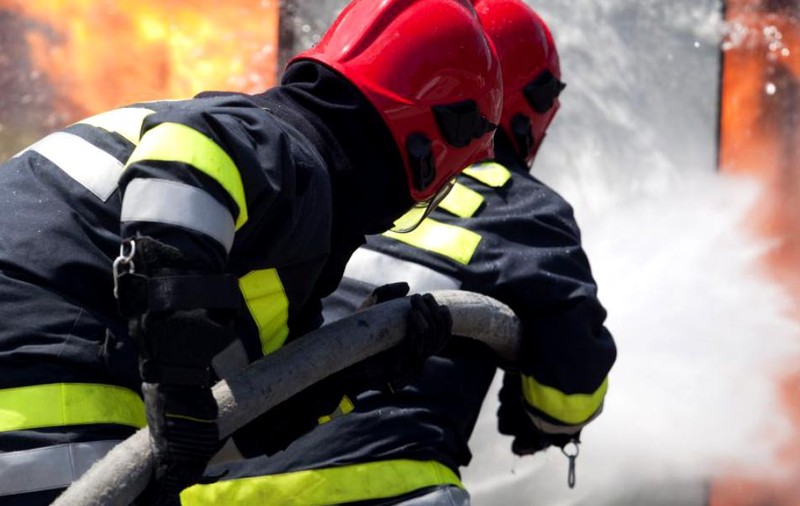 Incendiu la Complexul Comercial Băneasa din nordul Capitalei. Clienții au fost evacuați de urgență