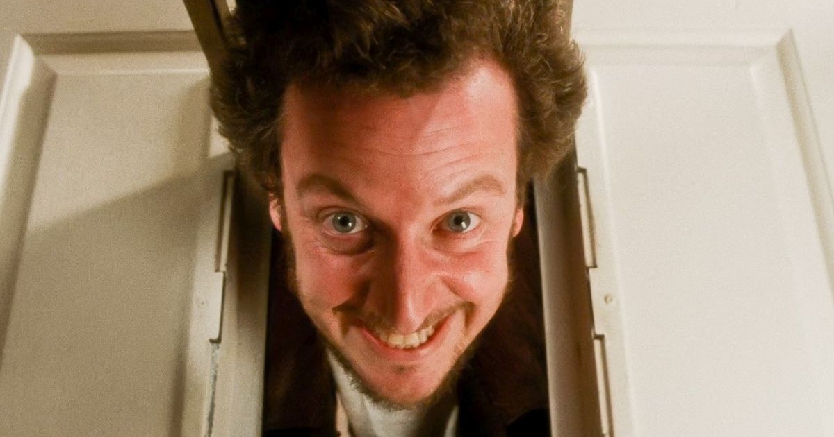 USA. Daniel Stern in a scene from the Â©Twentieth Century Fox movie : Home Alone (1990). Plot: An eight-year-old troublemaker must protect his house from a pair of burglars when he is accidentally left home alone by his family during Christmas vacation. Ref: LMK110-J6854-141020 Supplied by LMKMEDIA. Editorial Only. Landmark Media is not the copyright owner of these Film or TV stills but provides a service only for recognised Media outlets. pictures@lmkmedia.com,Image: 563009706, License: Rights-managed, Restrictions: Supplied by Landmark Media. Editorial Only. Landmark Media is not the copyright owner of these Film or TV stills but provides a service only for recognised Media outlets. Per la presente foto non Ă¨ stata rilasciata liberatoria. Ai sensi di legge e come gi, Model Release: no
