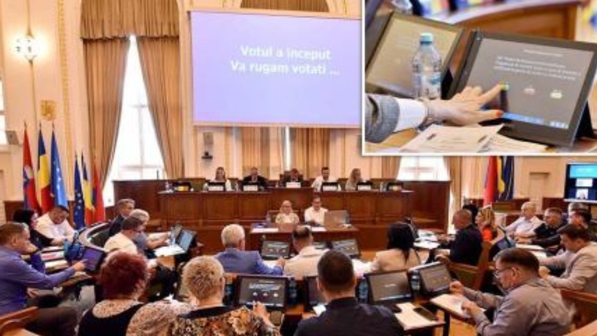 Mai multi membri ai Consiliului Local Oradea participa la vot in sala 22 ianuarie 2025