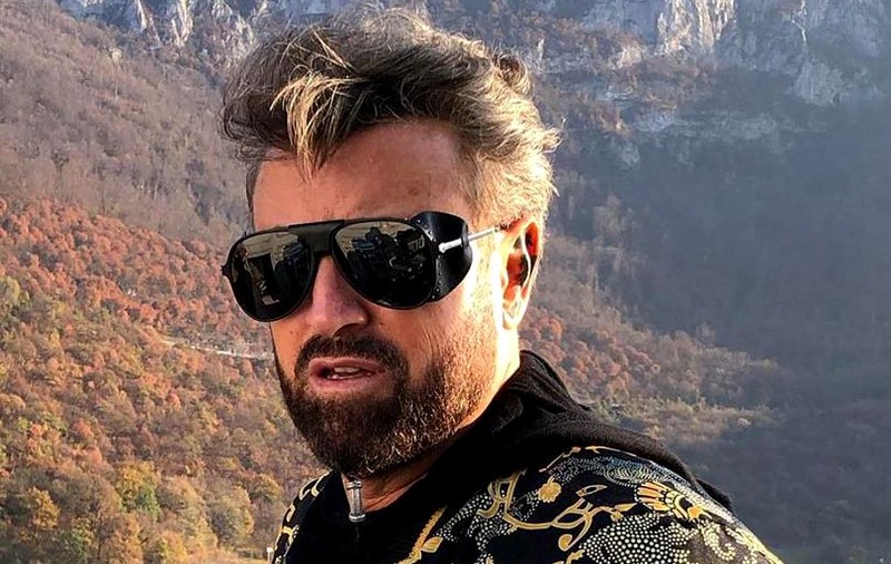 VIDEO/ Cătălin Botezatu pleacă în vacanță cu o dubă de bagaje după el. „Cel puțin o valiză e plină cu pantofi”