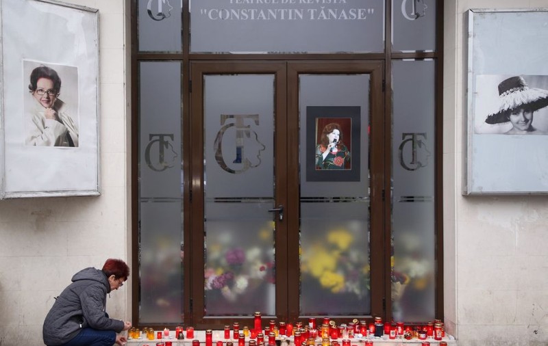 Stela Popescu, ultima zi la Teatrul Constantin Tănase. Mii de oameni și-au luat rămas buni de la actriță