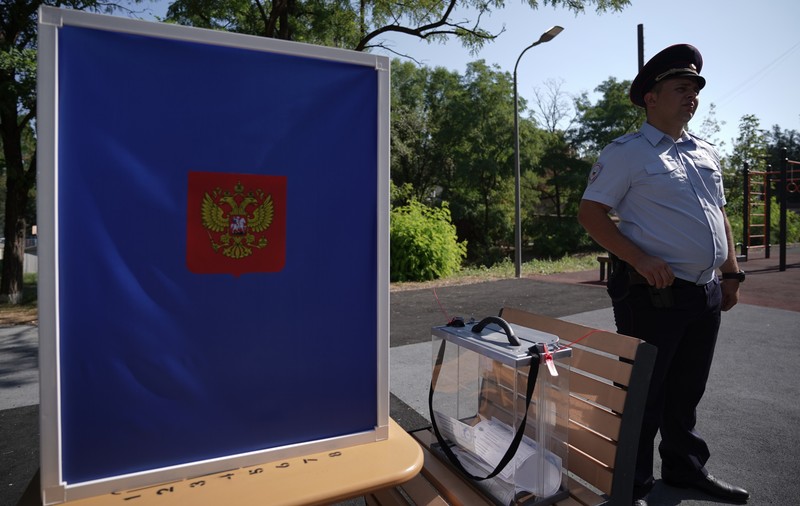 S-au deschis secțiile locale de votare în teritoriile ocupate din Ucraina. Votul „mobil” se va desfășura sub supravegherea soldaților ruși