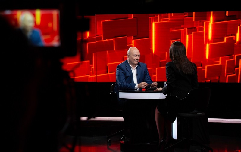 Codrin Ștefănescu, invitat la „40 de întrebări cu Denise Rifai”: „Ați avut de pierdut din cauza limbajului agresiv?”
