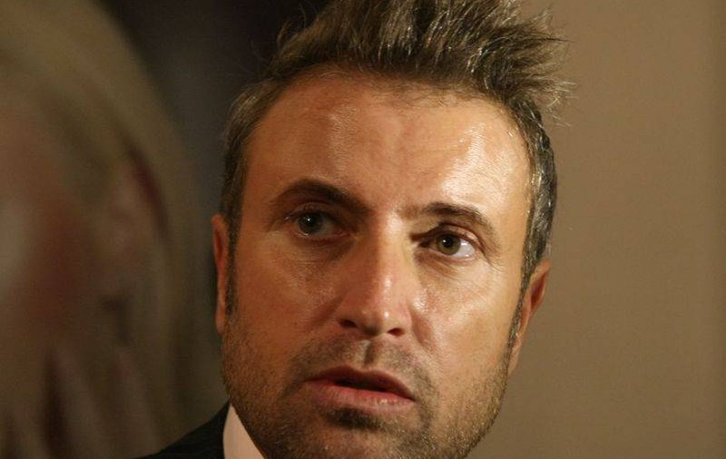BOTE, pe PATUL de SPITAL! El zice că se simte BINE, dar CHIPUL lui TRĂDEAZĂ SUFERINŢA!