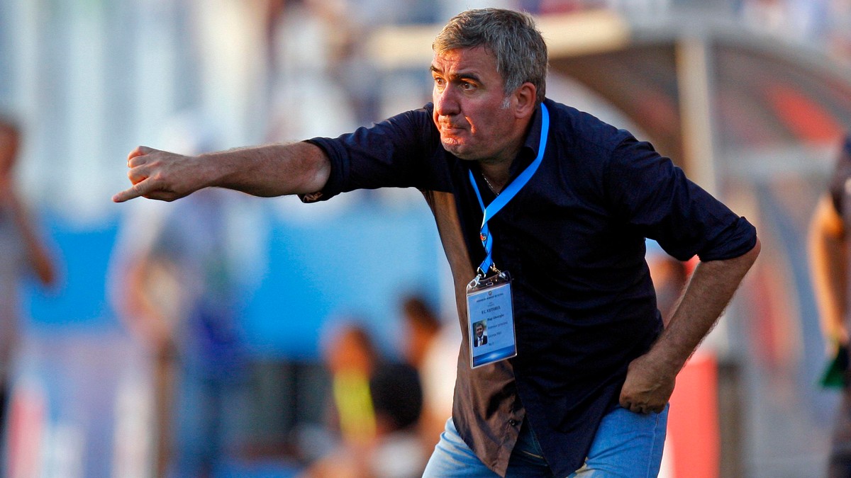 Gică Hagi se agită mult pe marginea terenului la meciurile Viitorului