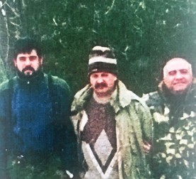 Marcel Ciolacu (stânga) și Omar Hayssam (dreapta) la o partidă de vânătoare de acum circa 20 de ani Foto: Gândul