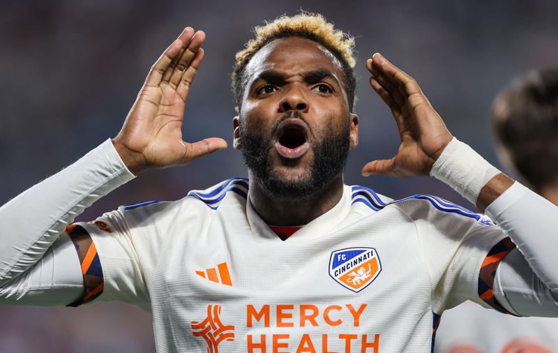 Noi detalii despre moartea fostului fotbalist rapidist Aaron Boupendza, în China: „M-a lovit violent cu cotul și, brusc, s-a aruncat”