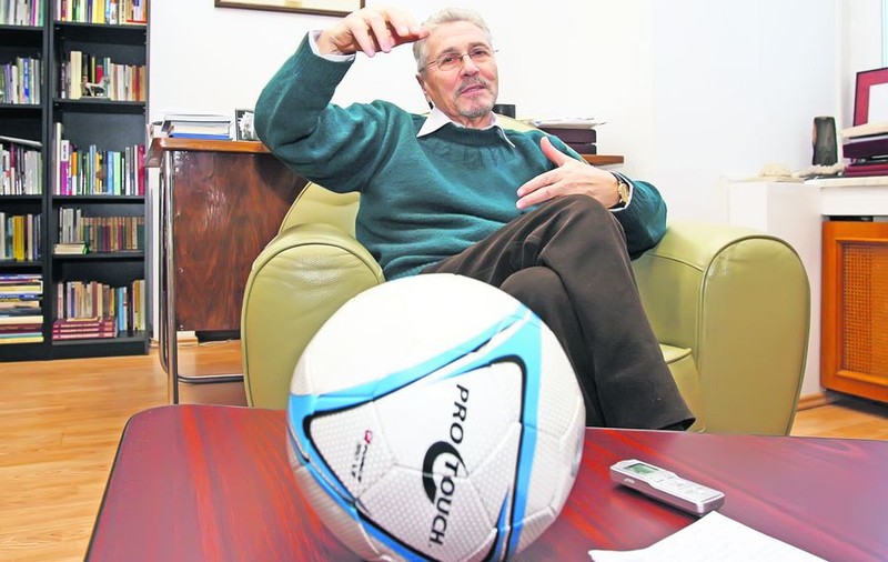Interviu Exclusiv / Emil Constantinescu, fostul preşedinte al României: «Cărţile şi sportul mi-au dat totul»