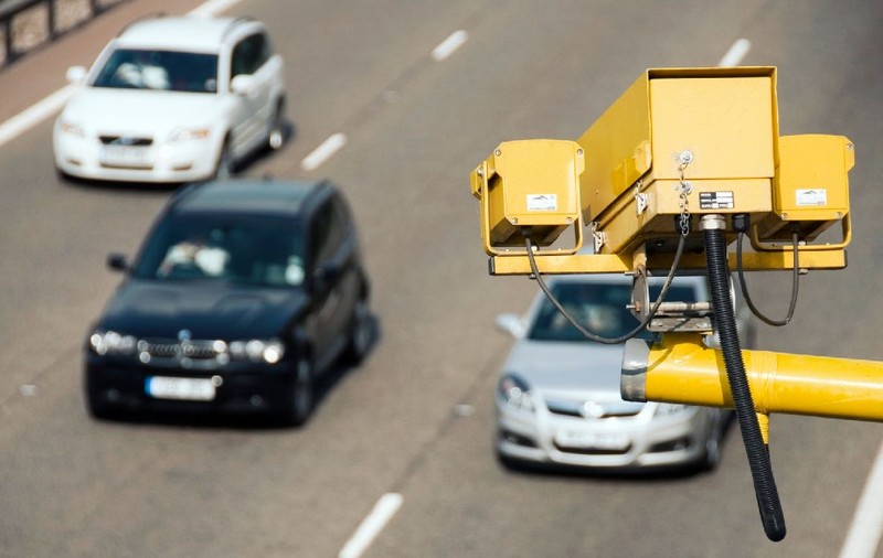 Un șofer a depășit limita de viteză cu 1 km/h, a contestat amenda și trebuie să plătească 2.800 de euro, în Elveția