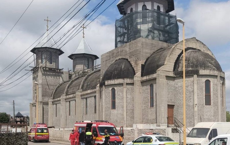 Un băiat de 17 ani a căzut de pe turla unei biserici din Constanța, în timp ce făcea reparații. A fost deschisă anchetă