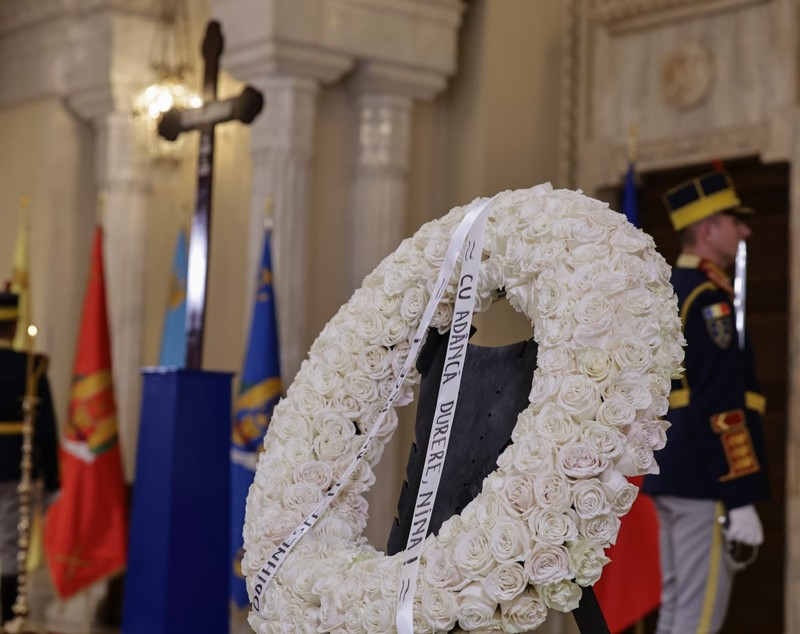Pe cine a trimis Preafericitul Daniel să țină slujbele liturgice pentru Ion Iliescu. Preasfințitul Părinte „Prahoveanu” va fi însoțit de un sobor de preoți