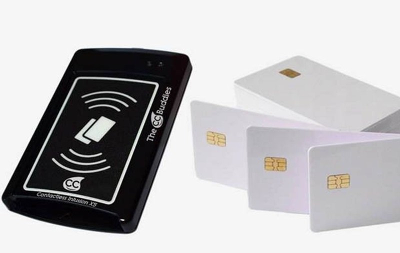 Cât de sigure sunt cardurile contactless. Pot fi ”citite” cu un telefon mobil, dar le puteți apăra cu o carcasă de aluminiu