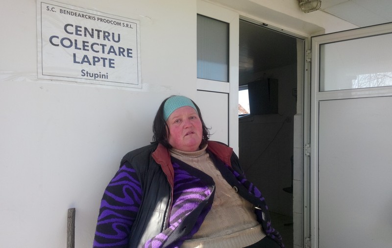 O boală i-a schimbat viața unei românce: Cântărește 250 de kilograme și merge la serviciu în căruță