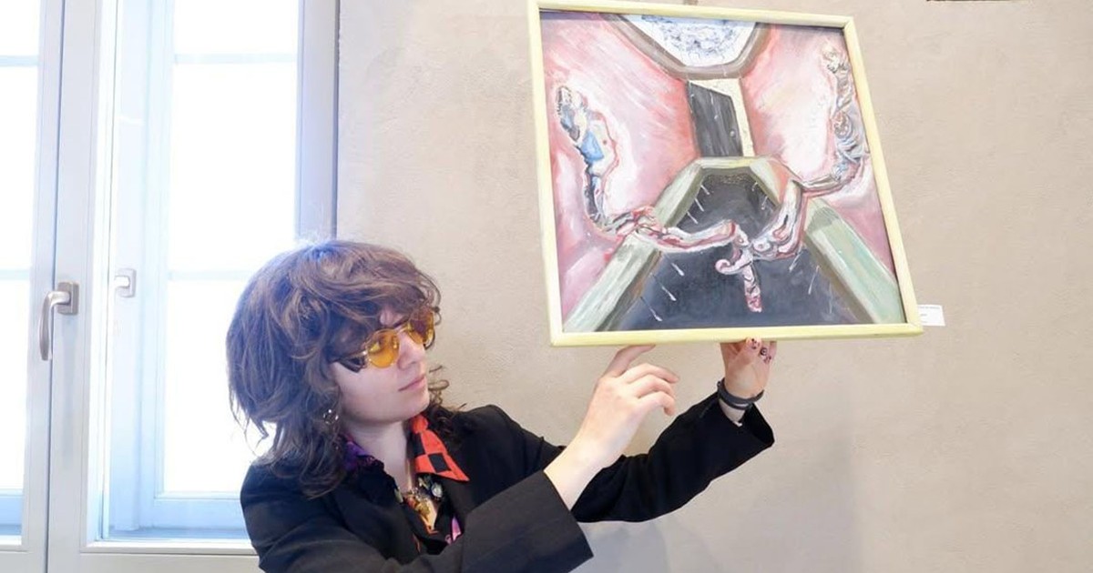 Corina Luca prezintă o pictură