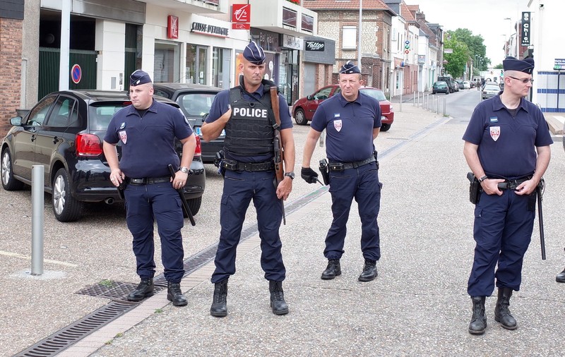 Franța a arestat șapte suspecți de terorism. “Cel puțin trei aveau planuri pregătite”