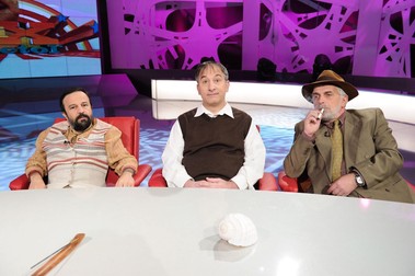 Ioan Gyuri pascu și Cristian Grețcu, într-o scenetă cu grupul Divertis