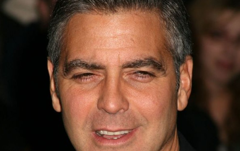 George Clooney se iubeşte din nou cu o chelneriţă