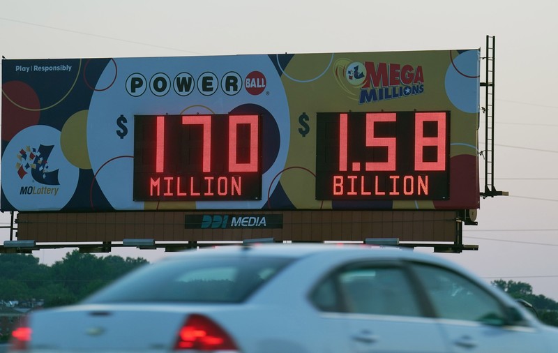 Cel mai mare premiu din istoria loteriei Mega Millions din SUA, de 1,58 miliarde de dolari, a fost câștigat. Biletul norocos, jucat în Florida