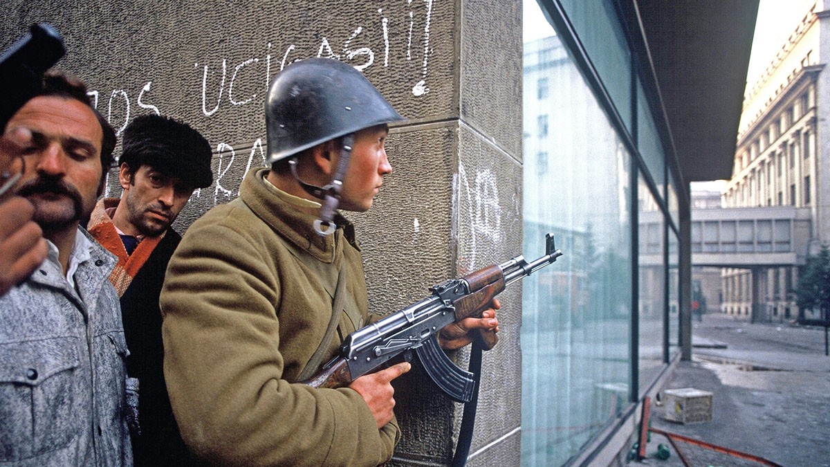 Zilele sângeroase ale Revoluției din 1989, la București FOTO: NICOLAS JOSE / Sipa Press / Profimedia
