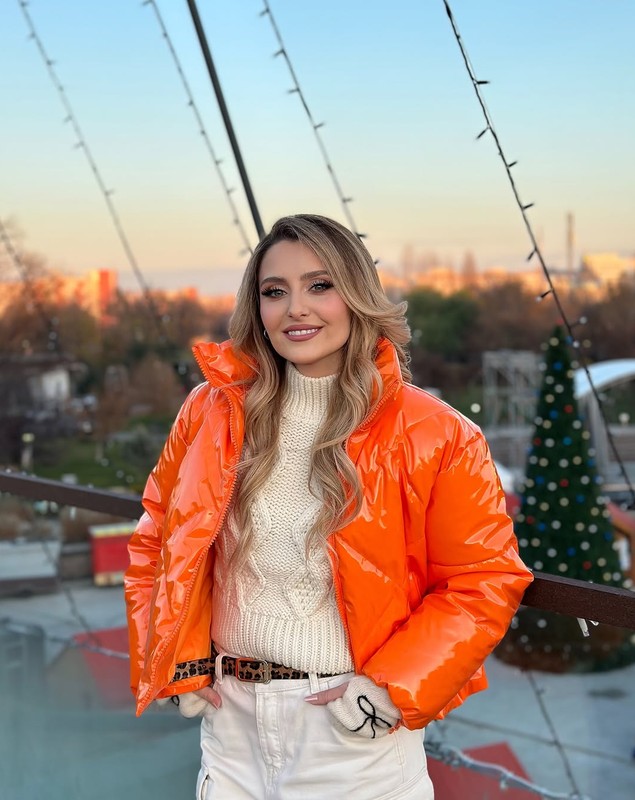 Alina Sorescu, din nou cu zâmbetul pe buze după divorțul de Alexandru Ciucu. Anunțul făcut de artistă: „Prin răbdare și echilibru se poate face orice”