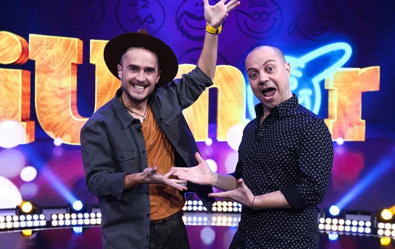 Dan Badea prezintă cel de-al șaselea sezon "iUmor", alături de Șerban Copoț