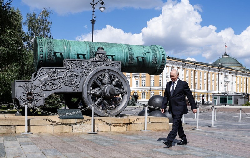 Rusia, din nou sub „blestemul lunii august”. Vladimir Putin ascunde criza sub preș