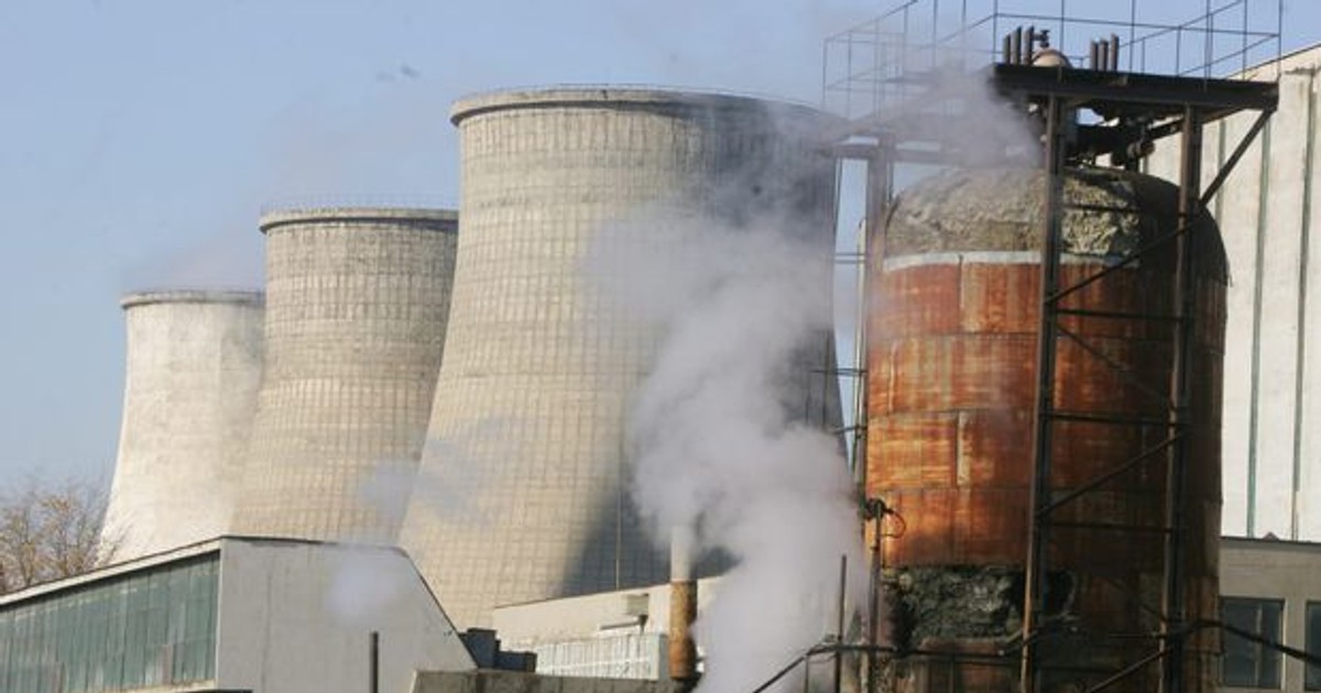 Consumul de energie al României a scăzut cu o treime între 1996 și 2016, după ce industria a fost tăiată la fier vechi. Polonia și Ungaria s-au eficientizat. Termocentrală - CET