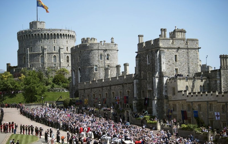 VIDEO/ Reportaj printre 100.000 de oameni la Windsor. Zâmbetele și respectul au transformat un eveniment stradal în unul regal