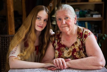 Sonya (stânga) și Tamara (dreapta), nepoată și bunică din Rostov, Rusia. Foto: Mihaela Noroc / Atlasul frumuseții