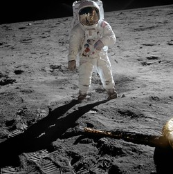 Buzz Aldrin pe Lună