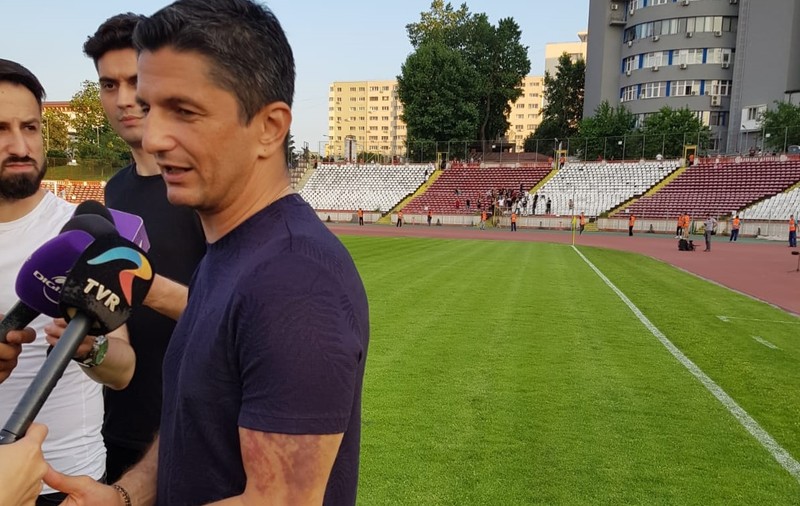 FOTO-ȘOC | Răzvan Lucescu se recuperează după o operație la umăr și are un hematom pe mâna stângă!