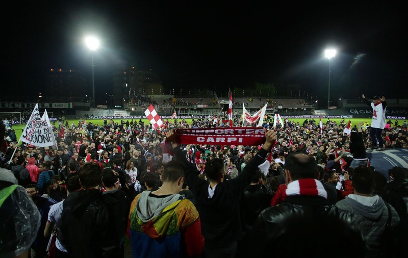 Nebunie în Italia! Carpi a reușit să promoveze în Seria A, pentru prima dată în istoria de 106 ani a clubului / GALERIE FOTO & VIDEO