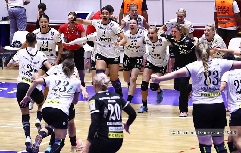 SCM Rm. Vâlcea e lider în Liga Națională de handbal feminin. Au câștigat derby-ul Olteniei