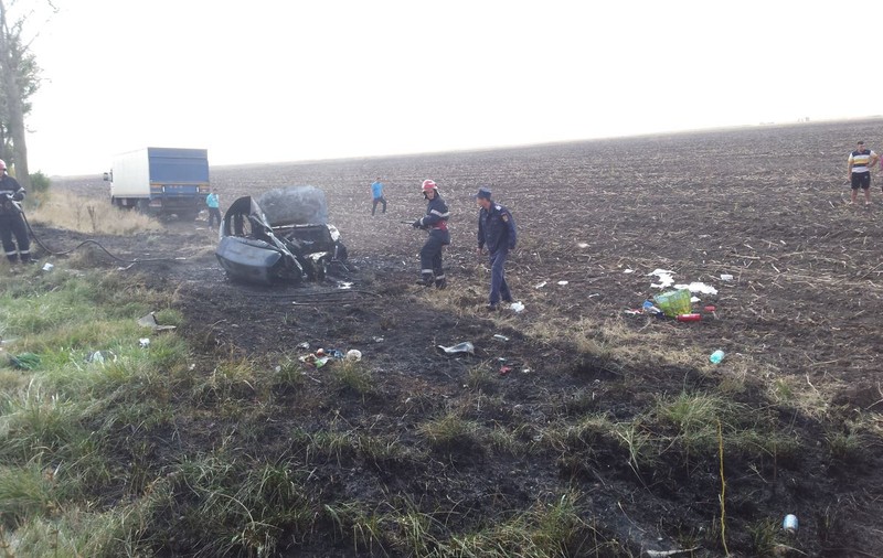 Tragedie la intrarea în Buzău! O tânără a ars de vie în propria mașină!