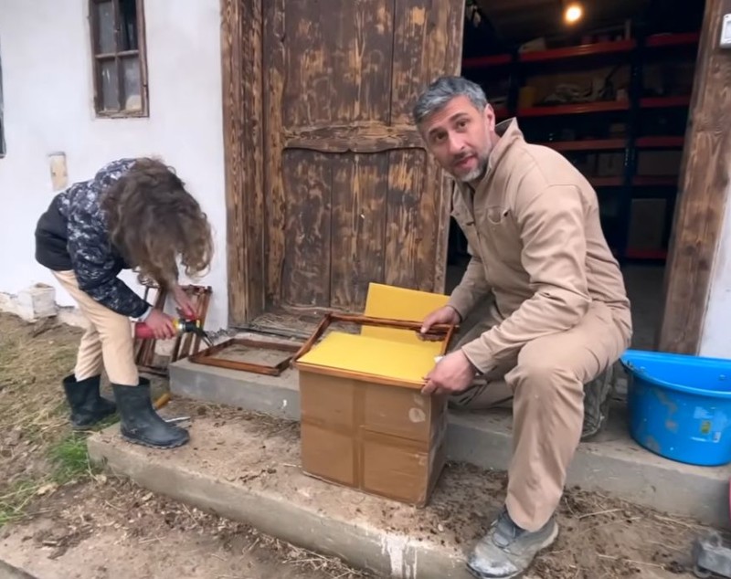 Dragoș Bucur caută ajutoare la țară și vrea să organizeze o clacă. Ce le oferă celor care vin să muncească