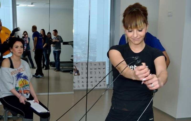 Giulia Anghelescu a suferit două operaţii la genunchi. Artista face exerciţii de recuperare: "Sunt extrem de atentă la sala de sport"