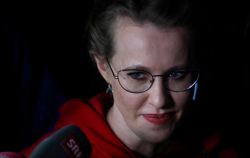 Percheziții la casa jurnalistei Ksenia Sobciak, fosta contracandidată la prezidențiale a lui Putin și care a documentat torturile din închisorile rusești