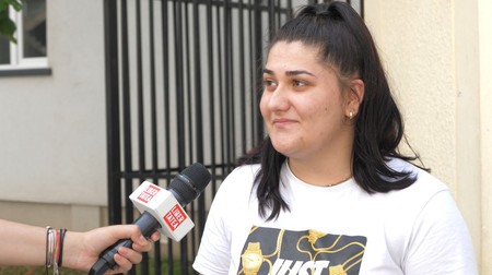 Cătălina vrea să dea la Facultatea de Limbi Străine