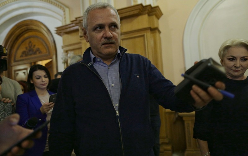 UPDATE. Dragnea insistă cu tăierea bugetelor serviciilor secrete: "Noi nu cerem aviz de la nimeni!". Ce spune despre plecările din partid