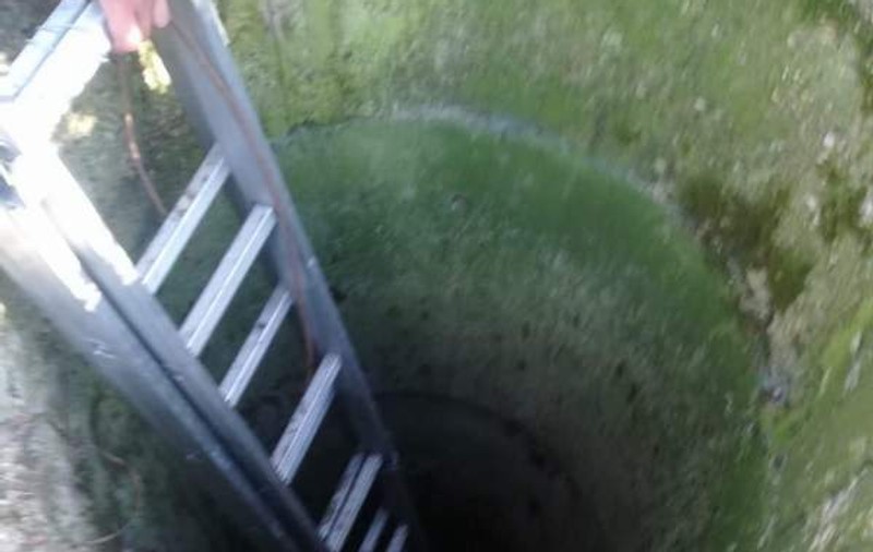 Trei bărbați din Vrancea au murit după ce au căzut într-o fântână pe care o curățau