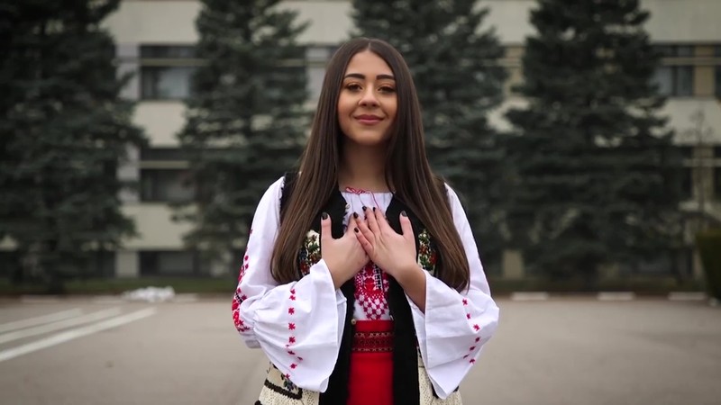Nicole Cherry apare într-un clip dedicat Centenarului